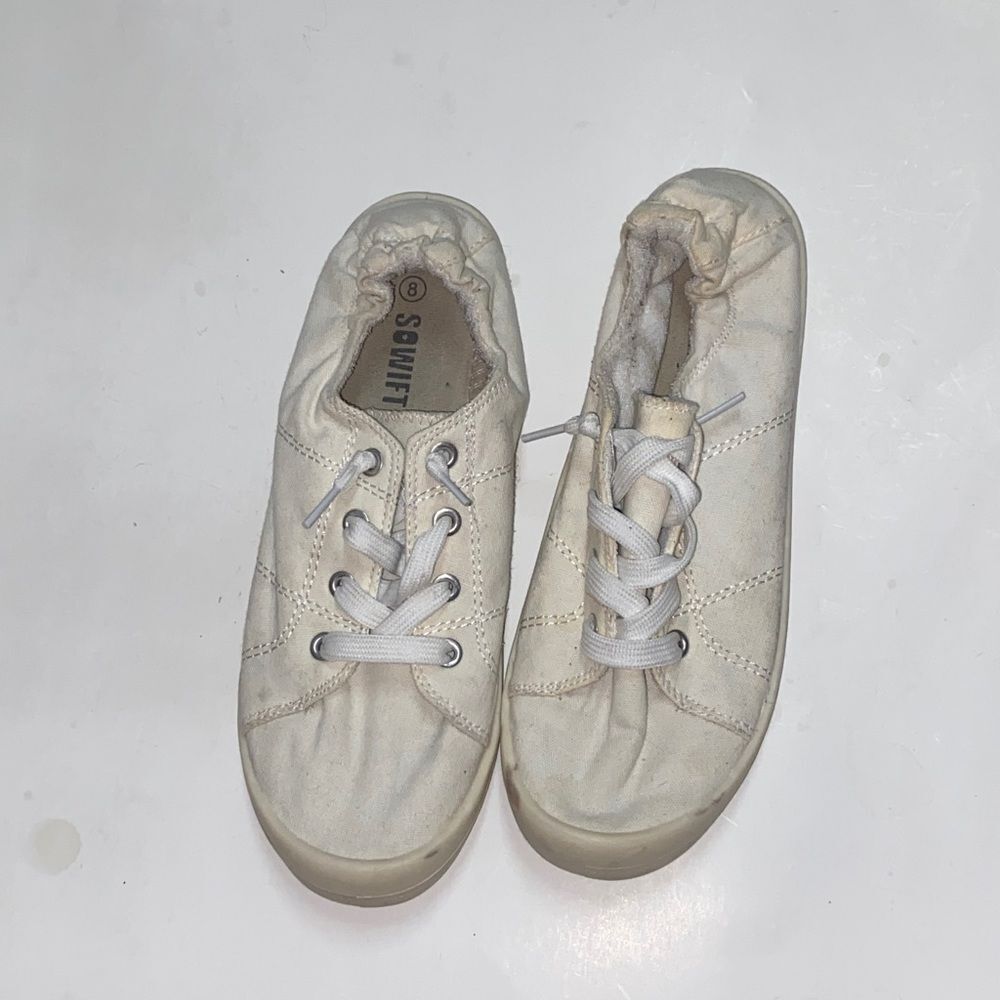 10/$50 SOWIFT White Moccasin-Style Sneakers with Soft Soles Size 8